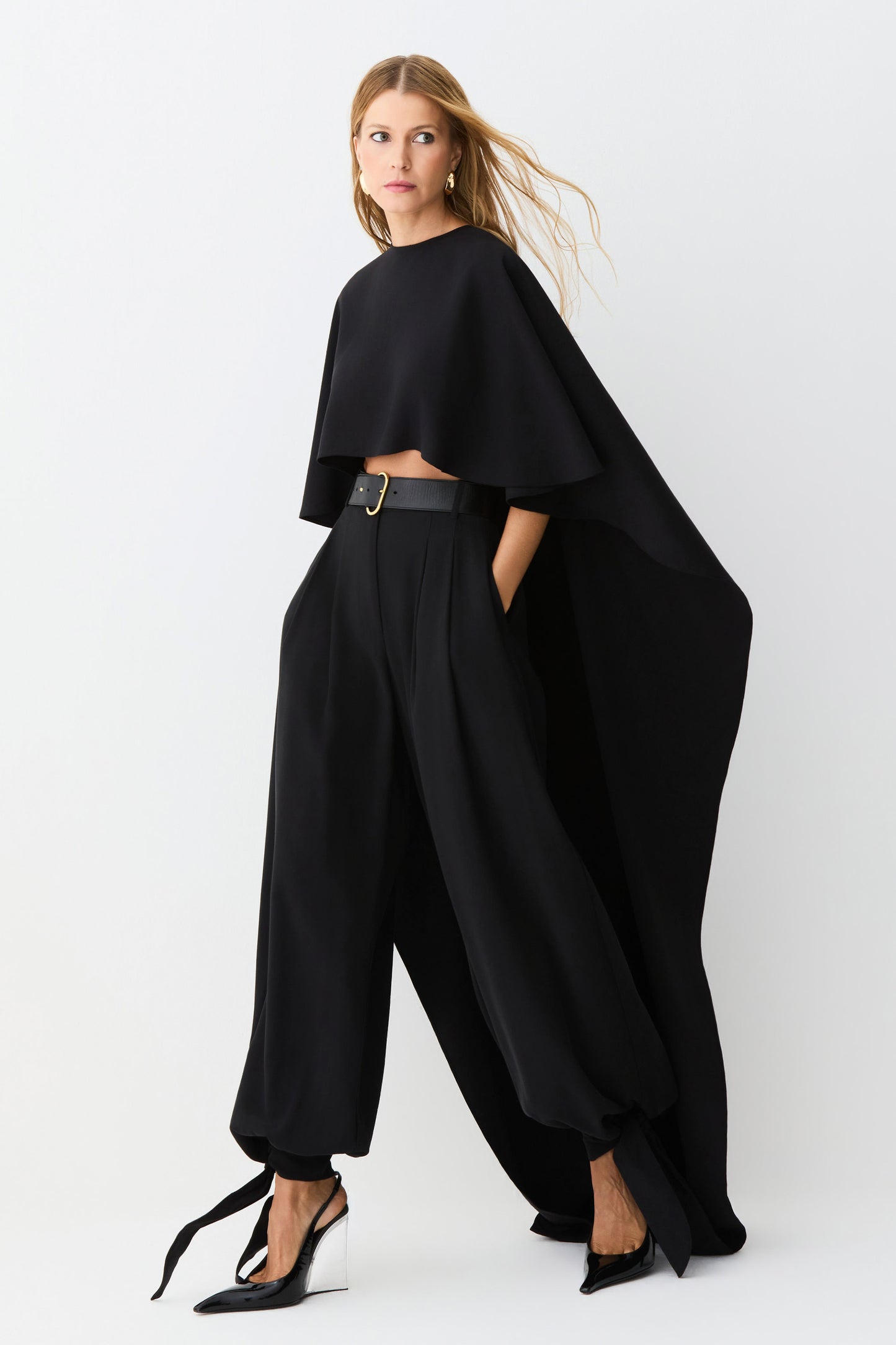 CAPA ALONGADA COM VOLUME PRETO
