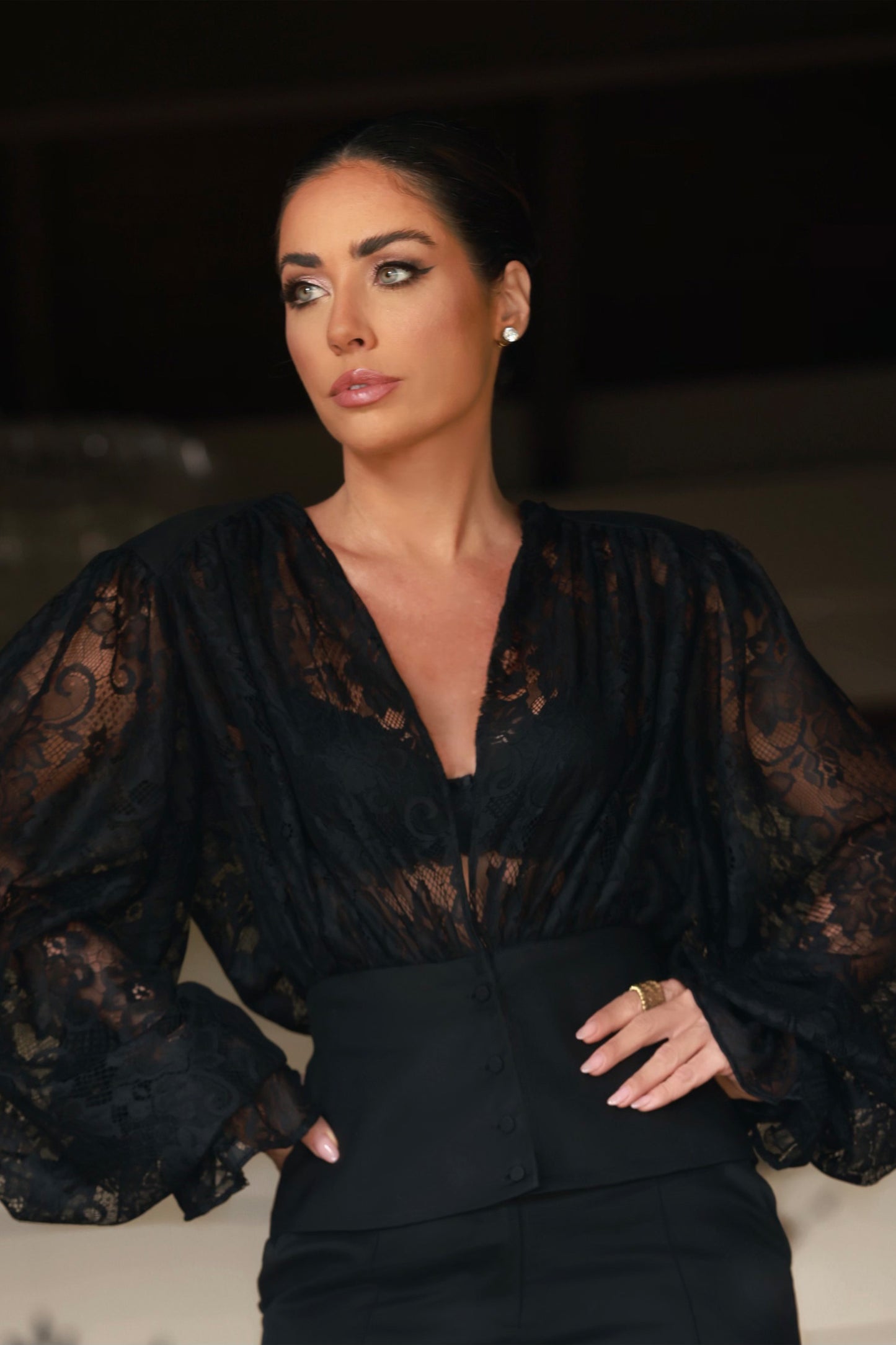 BLUSA MANGA LONGA ACINTURADA EM RENDA ELASTICO PUNHO PRETO