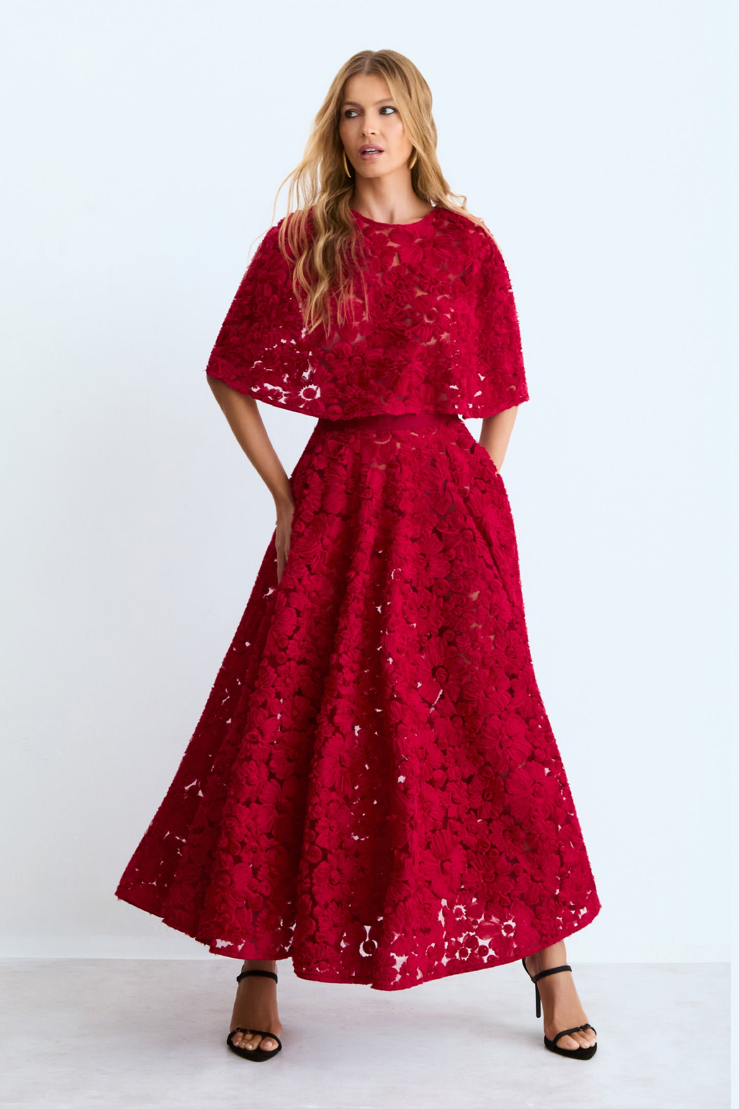 CAPA CURTA FLORAL VERMELHO RUBI
