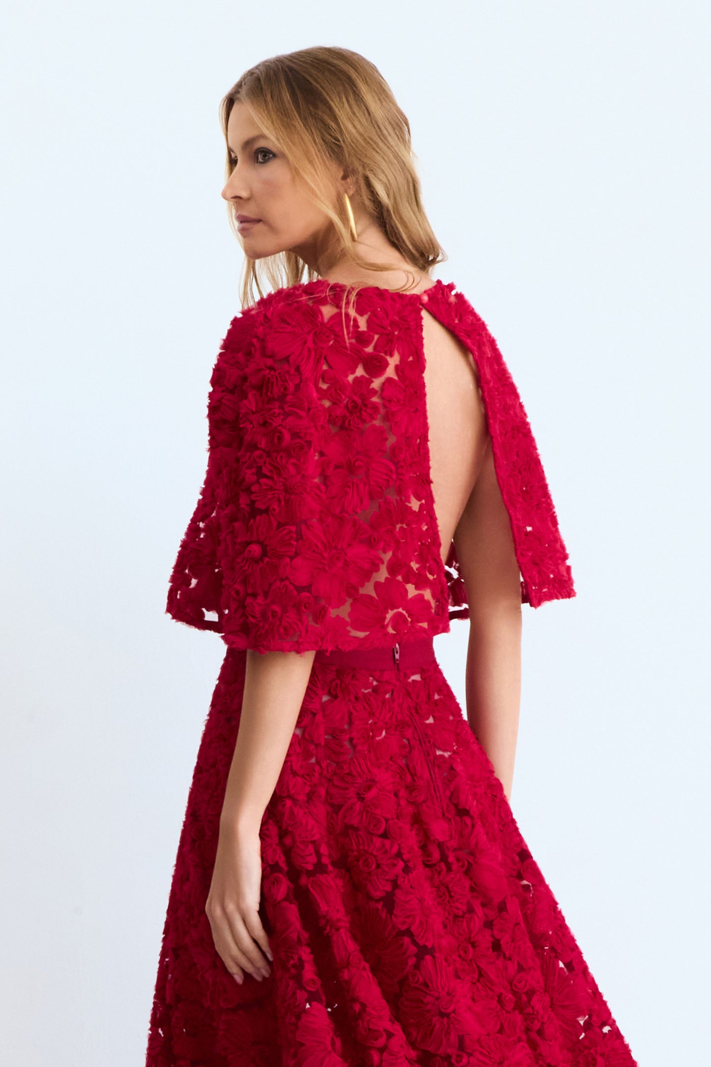CAPA CURTA FLORAL VERMELHO RUBI