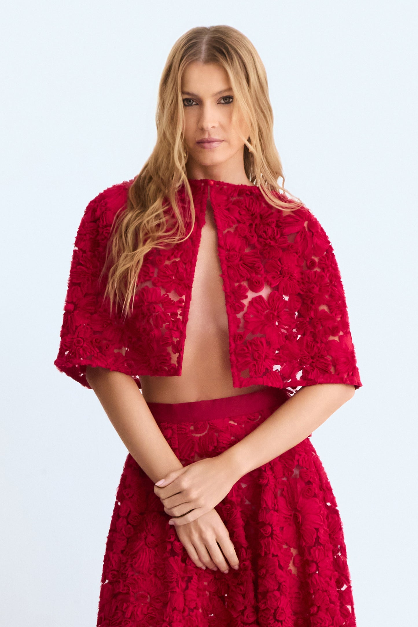 CAPA CURTA FLORAL VERMELHO RUBI
