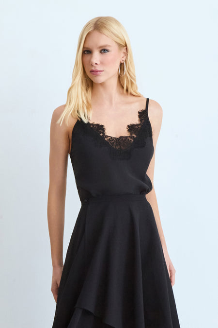 BLUSA REGATA COM ALCA FINA E RENDA BUSTO PRETO