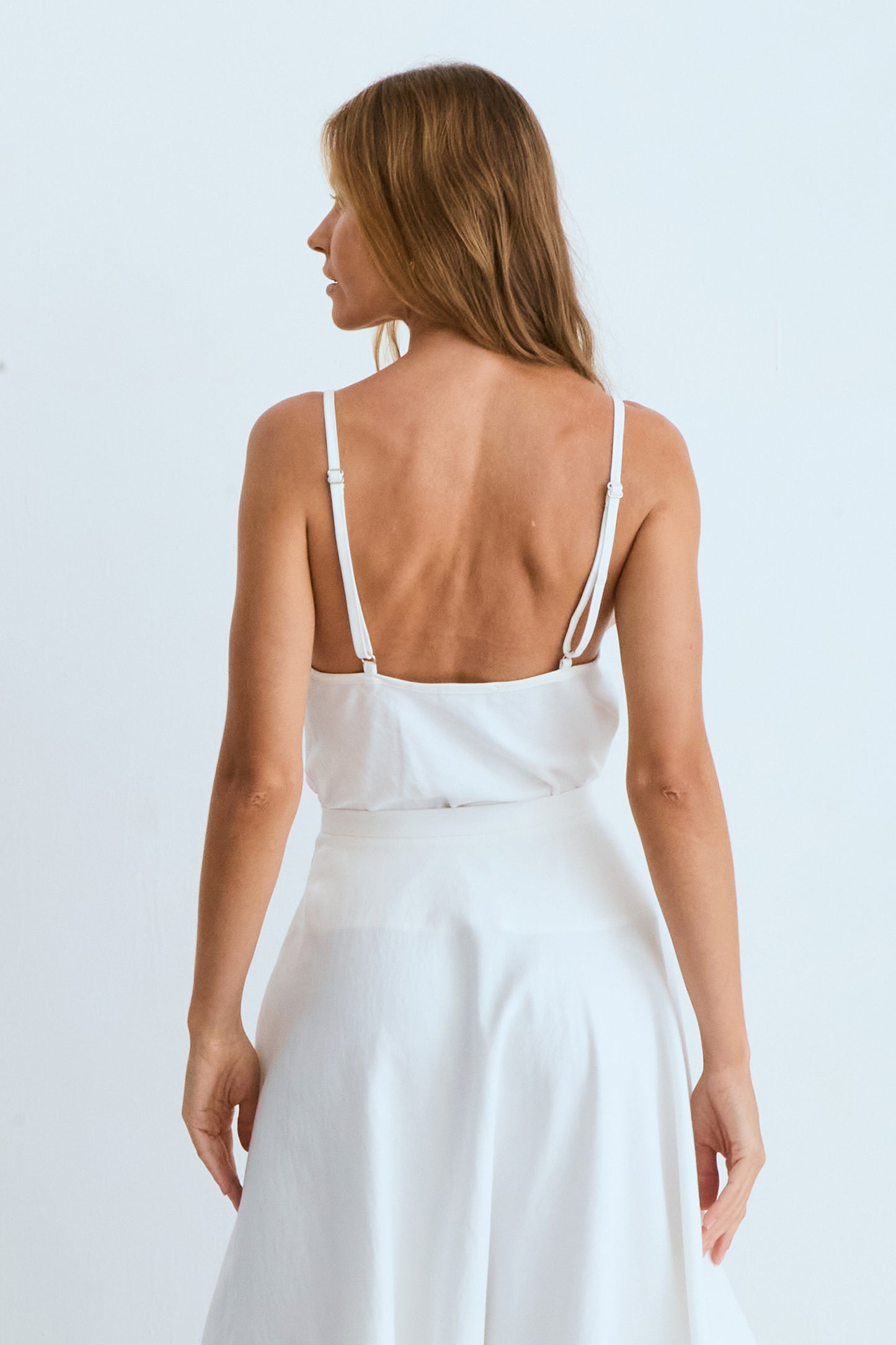 BLUSA REGATA COM ALCA FINA E RENDA BUSTO OFF WHITE
