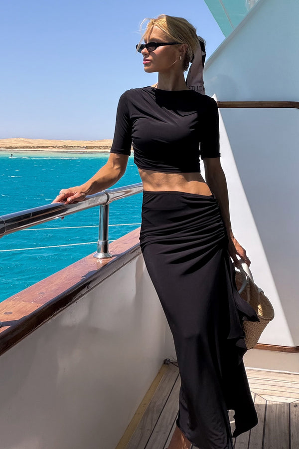BLUSA MANGA CURTA COM DRAPEADOS OMBROS E LATERAIS PRETO