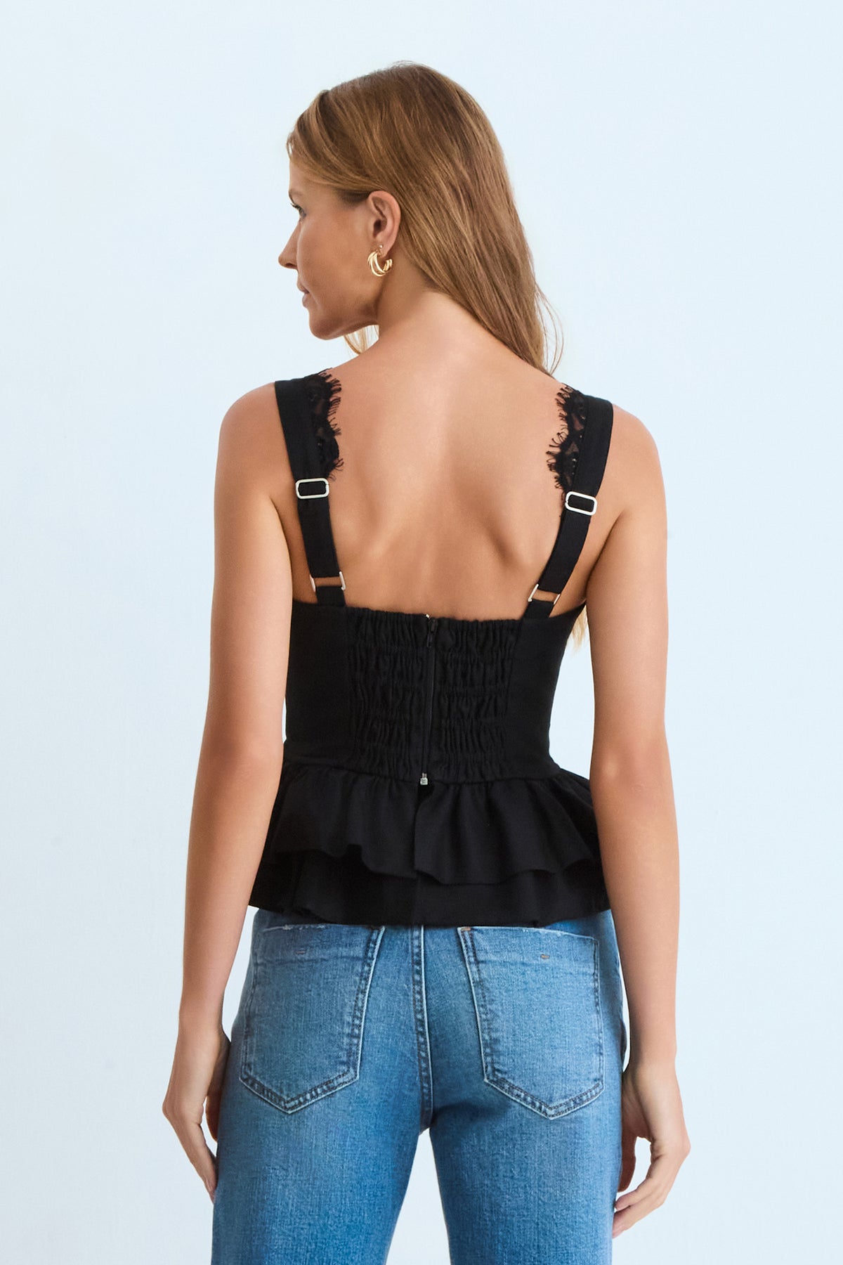 BLUSA REGATA RENDA DECOTE E ALCAS BARRA ESTRUTURADA PRETO