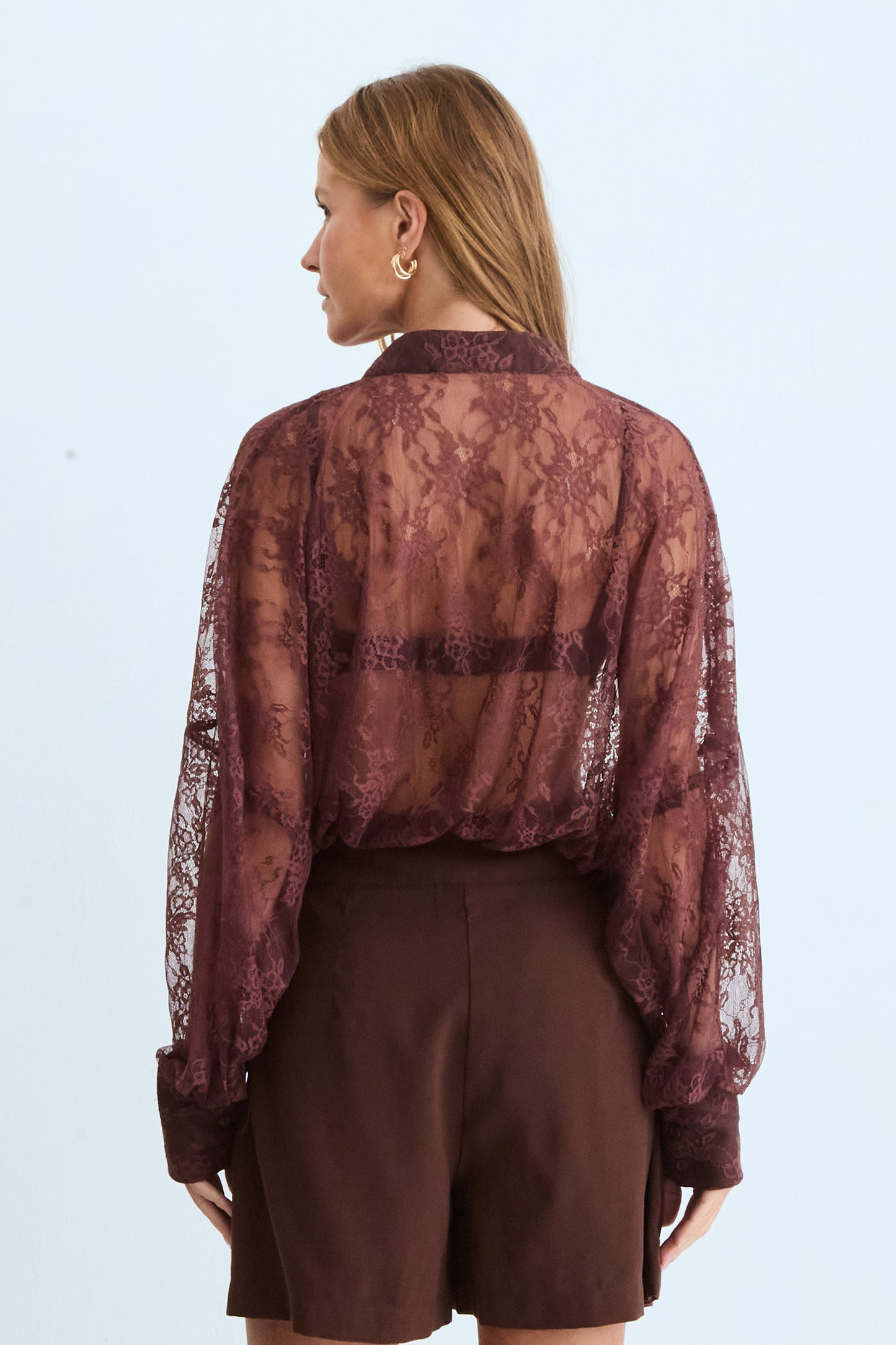 CAMISA MANGA COMPRIDA EM RENDA COM TRANSPARENCIA MARROM