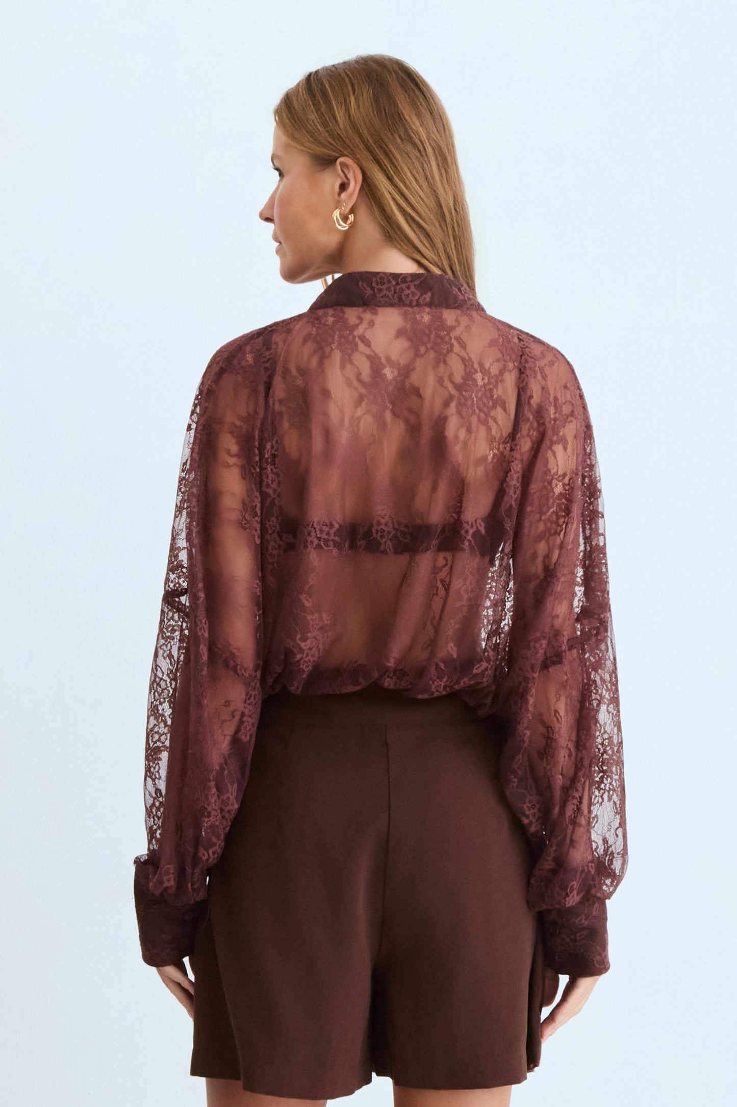 CAMISA MANGA COMPRIDA EM RENDA COM TRANSPARENCIA MARROM