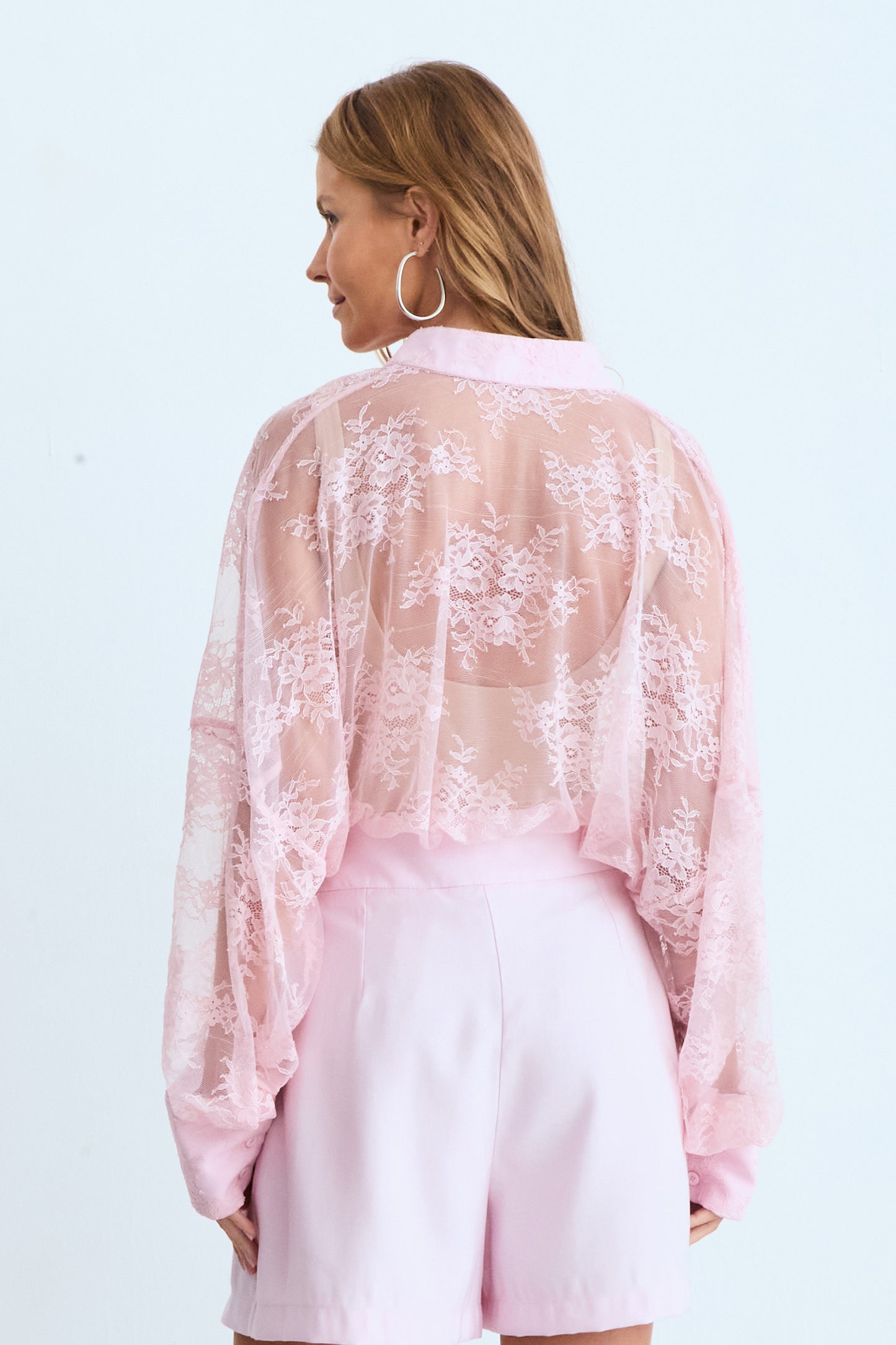 CAMISA MANGA COMPRIDA EM RENDA COM TRANSPARENCIA ROSA BEBE