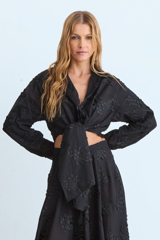 CAMISA MANGA COMPRIDA COM BORDADO E AMARRACAO FRONTAL PRETO