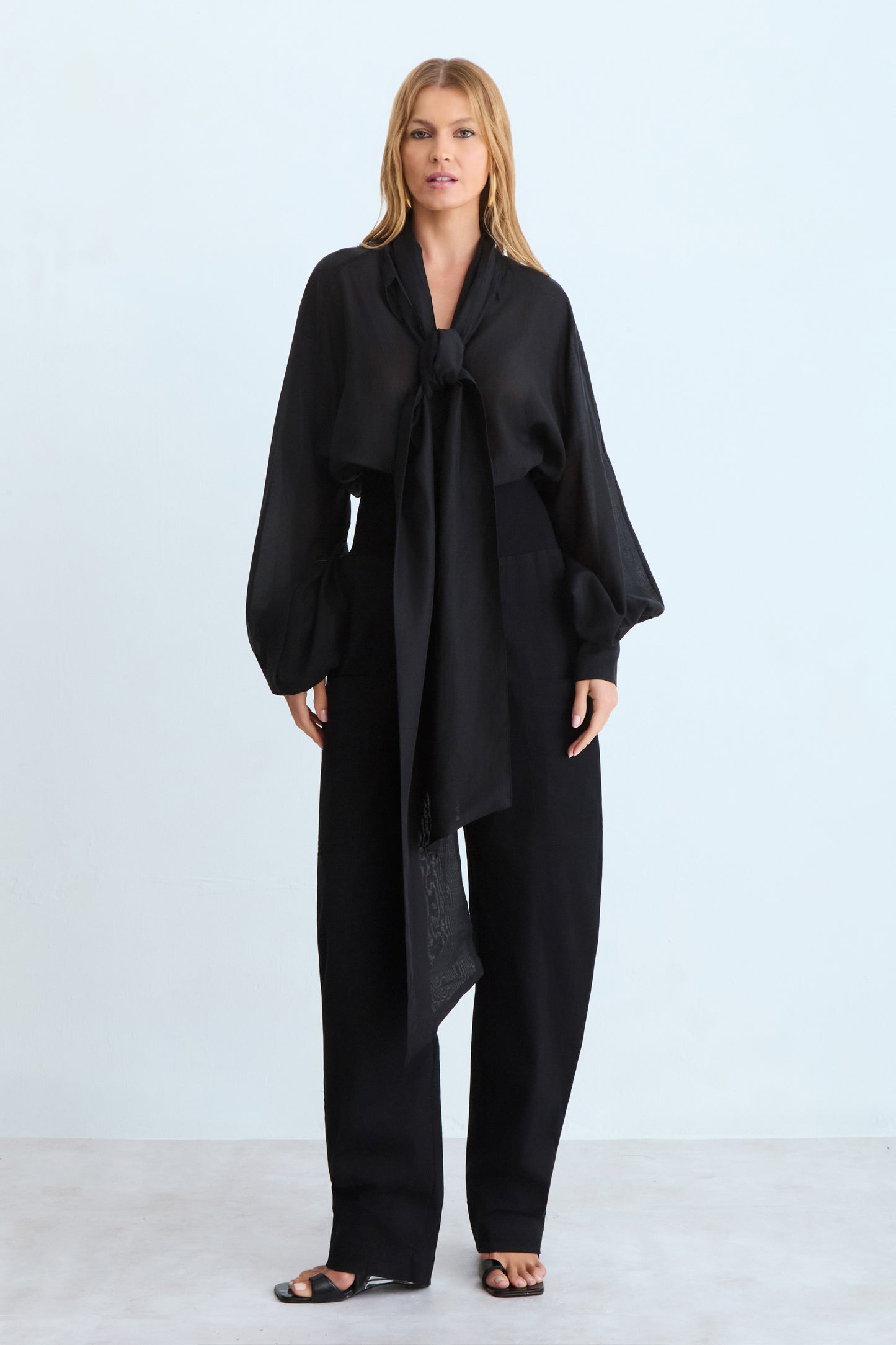 BLUSA MANGA LONGA FLUIDA COM TRANSPARENCIA E FAIXA PRETO