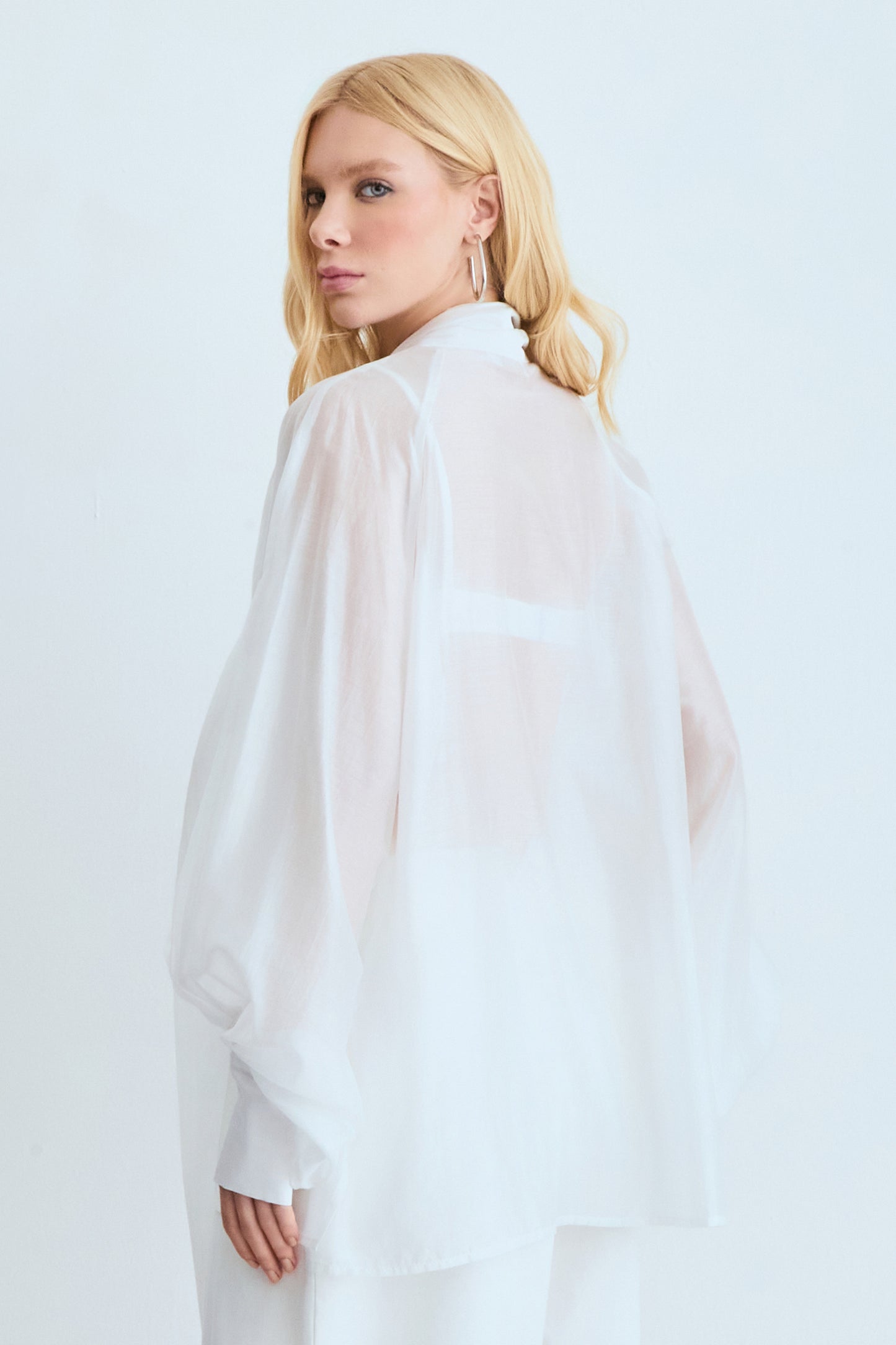 BLUSA MANGA LONGA FLUIDA COM TRANSPARENCIA E FAIXA OFF WHITE