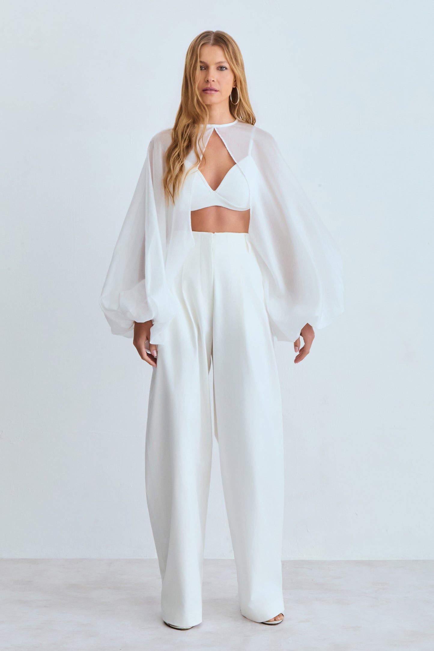 BLUSA CAPA MANGAS BUFANTES E AMARRACAO OFF WHITE