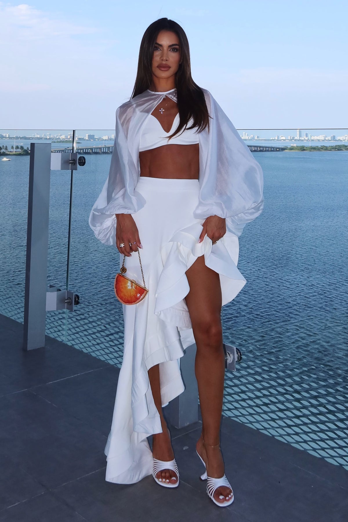 BLUSA CAPA MANGAS BUFANTES E AMARRACAO OFF WHITE