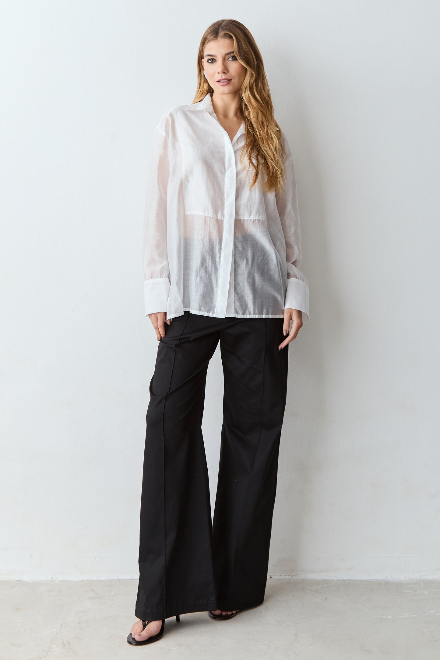 CAMISA MANGA COMPRIDA COM FLUIDEZ E TRANSPARENCIA OFF WHITE