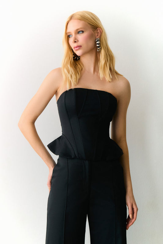 CROPPED TOMARA QUE CAIA RECORTES COM BARBATANAS LATERAL AMPLA PRETO