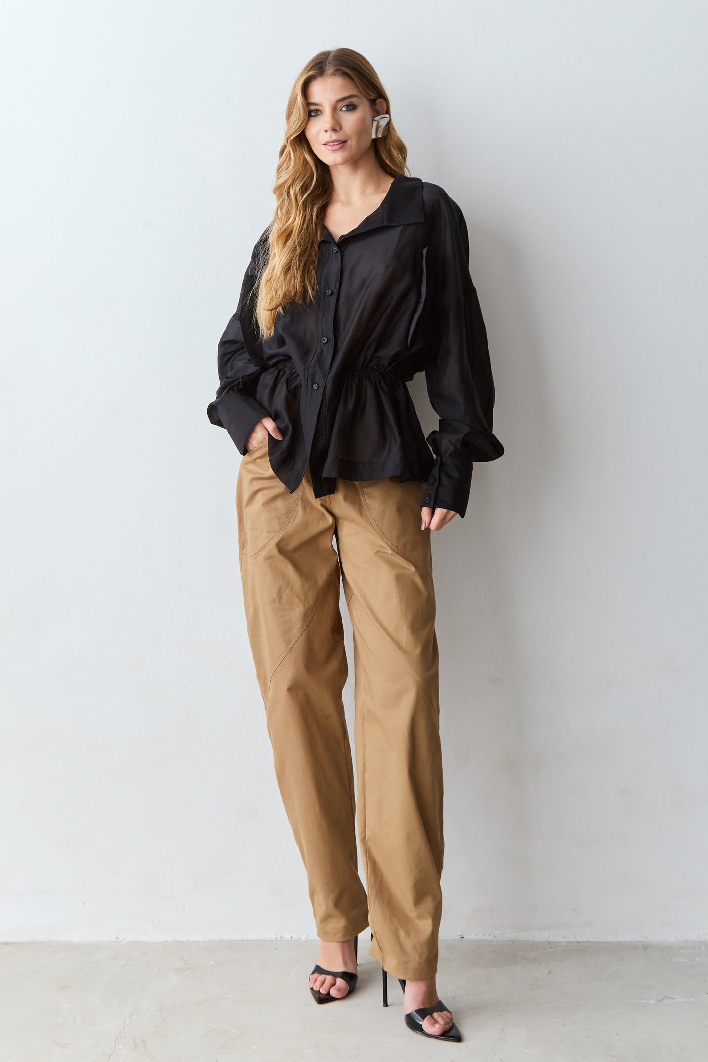 CAMISA MANGA COMPRIDA COM AMARRACAO CINTURA E TRANSPARENCIA PRETO
