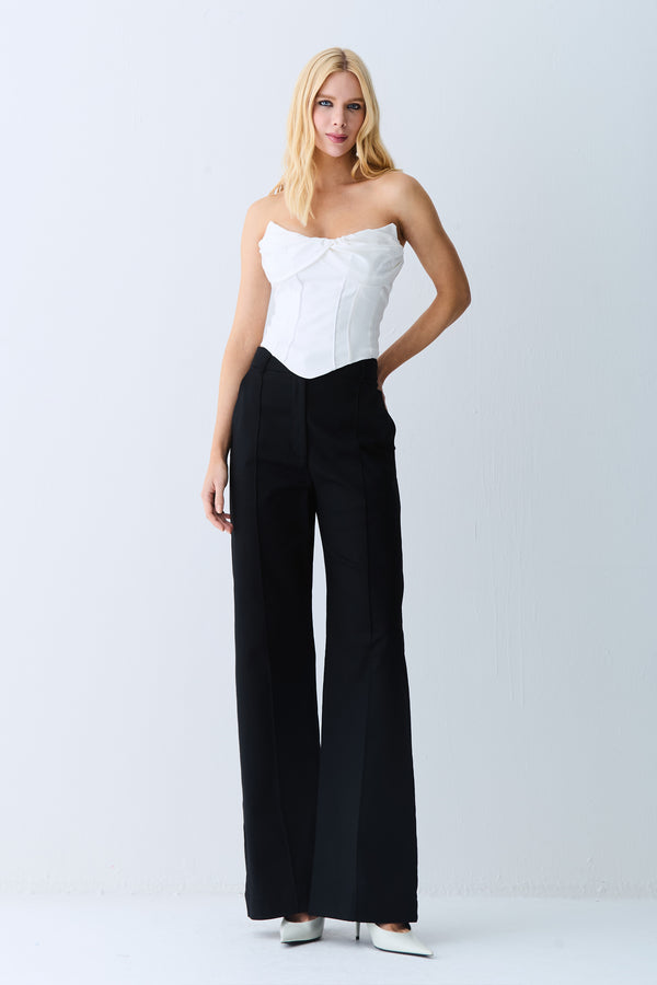 CROPPED TOMARA QUE CAIA RECORTE E DETALHE  BUSTO E BARRA OFF WHITE