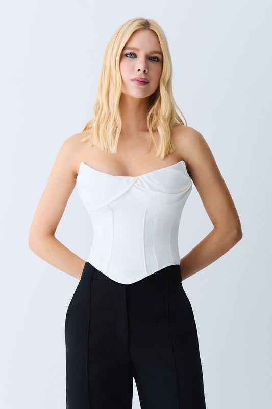 CROPPED TOMARA QUE CAIA RECORTE E DETALHE  BUSTO E BARRA OFF WHITE