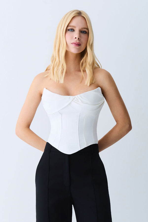 CROPPED TOMARA QUE CAIA RECORTE E DETALHE  BUSTO E BARRA OFF WHITE