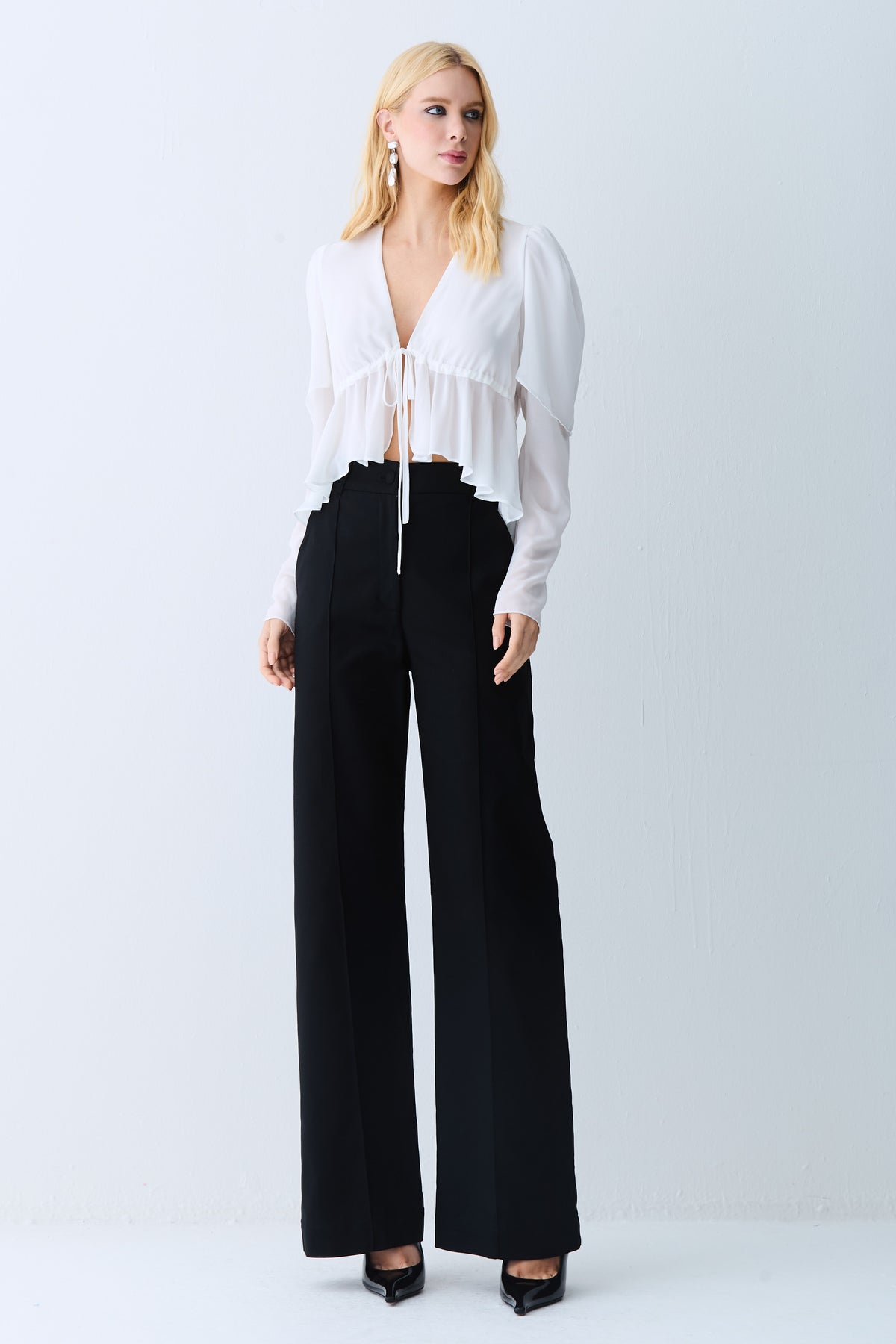 BLUSA MANGA LONGA FRANZIDOS REGULAVEIS E AMARRACAO OFF WHITE