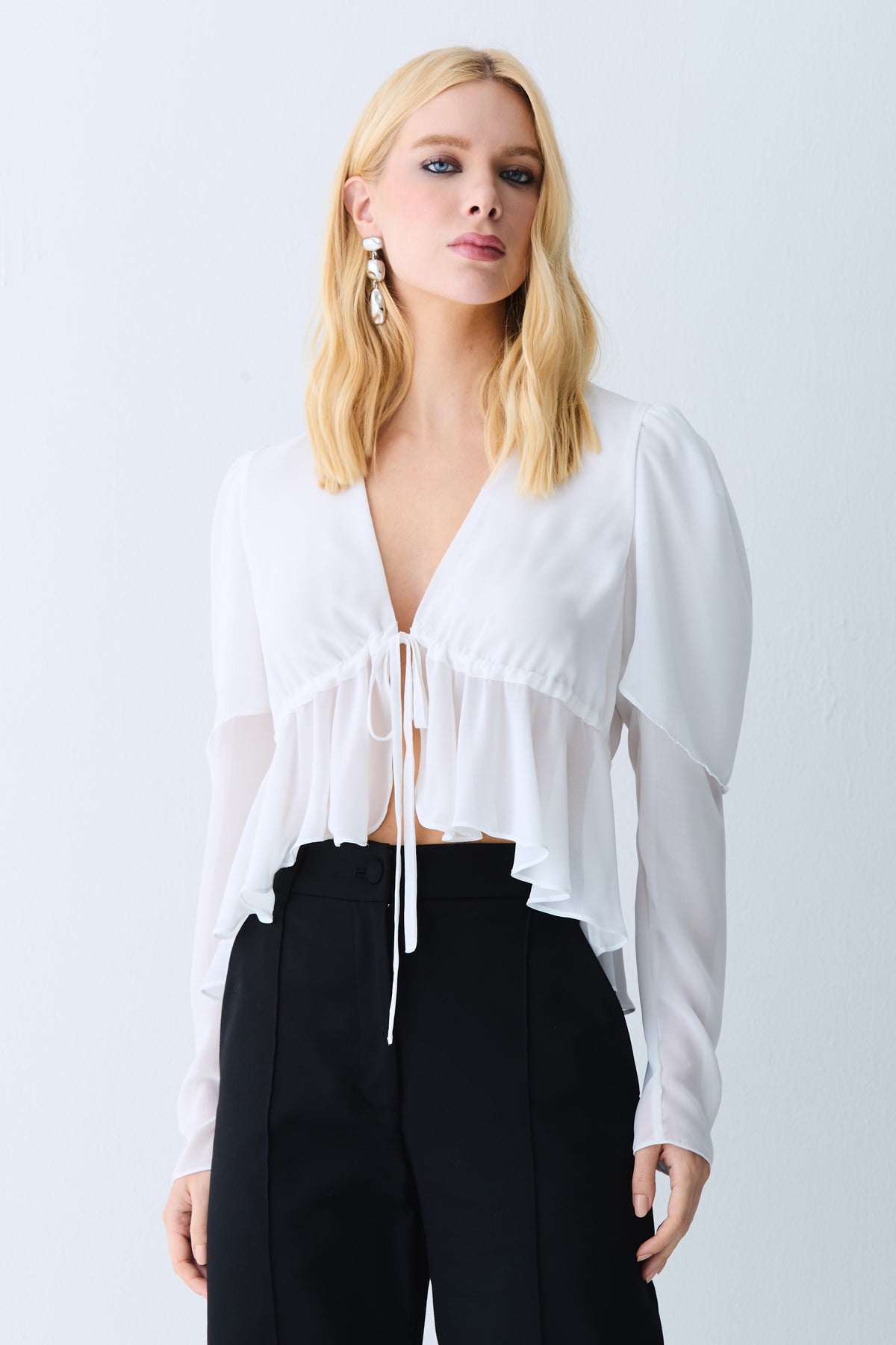 BLUSA MANGA LONGA FRANZIDOS REGULAVEIS E AMARRACAO OFF WHITE
