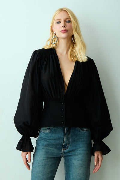 BLUSA MANGA LONGA COM PALA E BOTOES OFF WHITE PRETO
