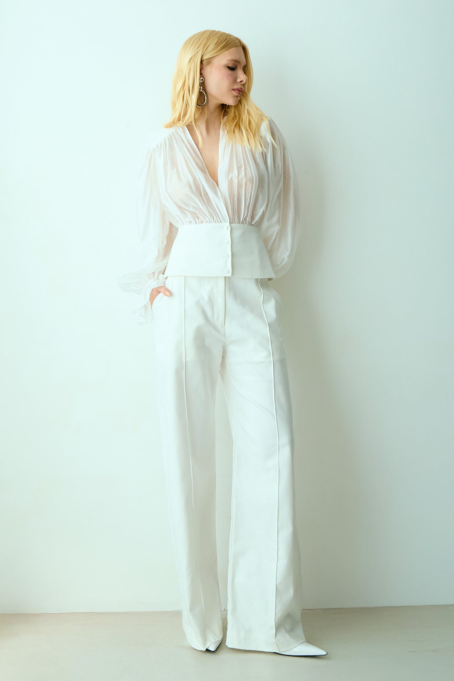 BLUSA MANGA LONGA COM PALA E BOTOES OFF WHITE