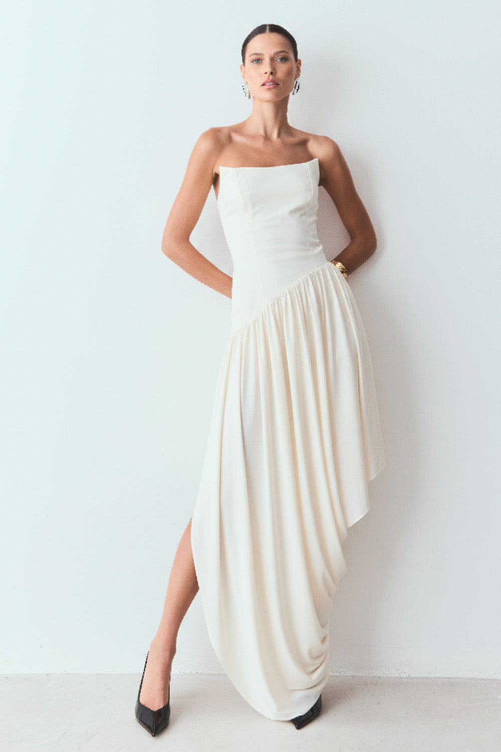 VESTIDO MIDI TOMARA QUE CAIA COM SAIA FLUIDA OFF WHITE